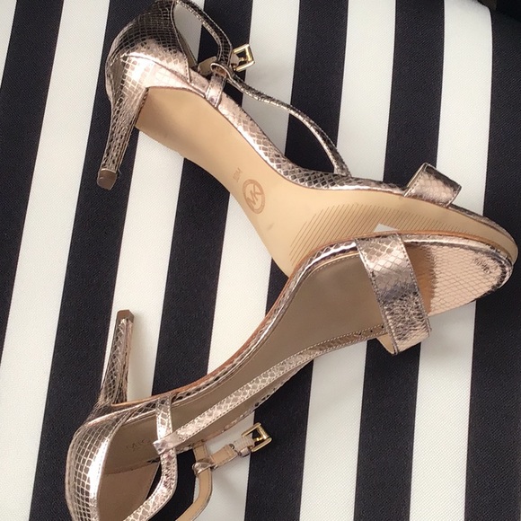 🔥Coming In Hot🔥 - Picture 3 of 4